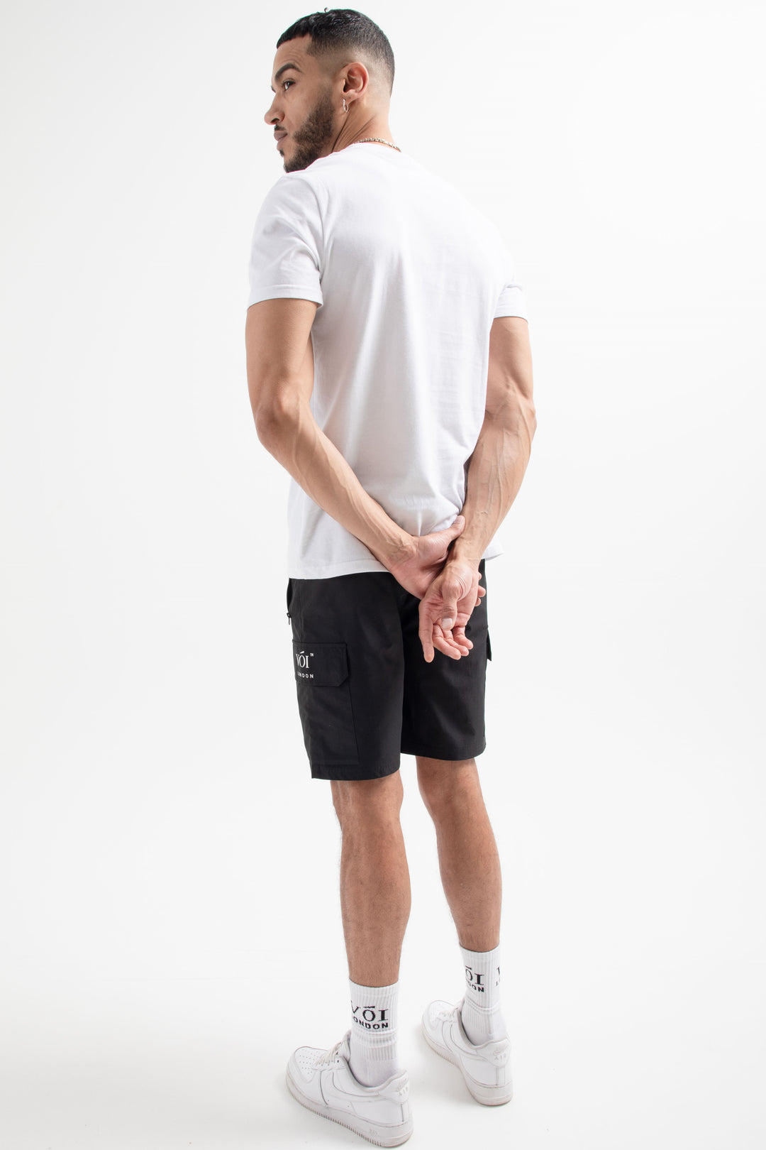 Brook Street T-Shirt und Cargo-Shorts-Set - Weiß / Schwarz